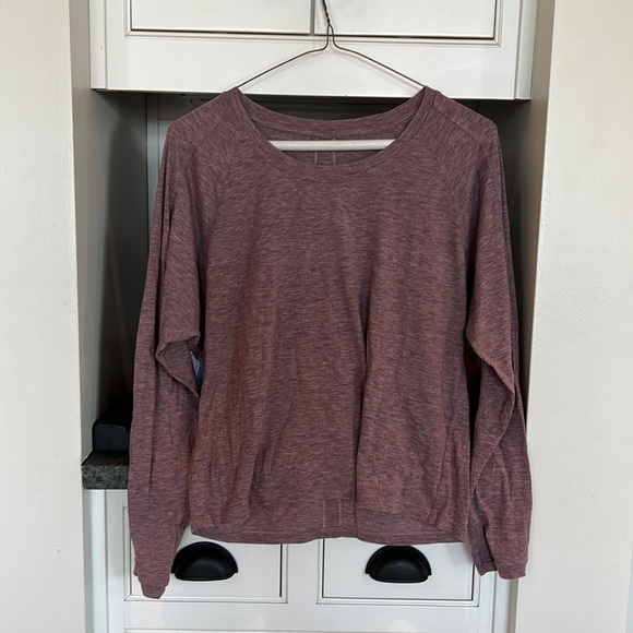 Lululemon cropped long sleeve top with slit in back - Picture 1 of 2